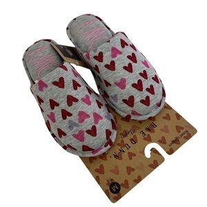 NWT RAE DUNN Women’s Slippers Size Medium (7-8) Multi Color Heart Print Cushion